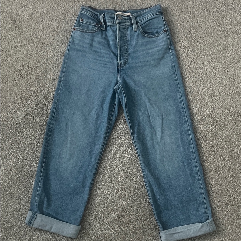 Levi's Women's Ankle Cropped Jeans in Medium Blue